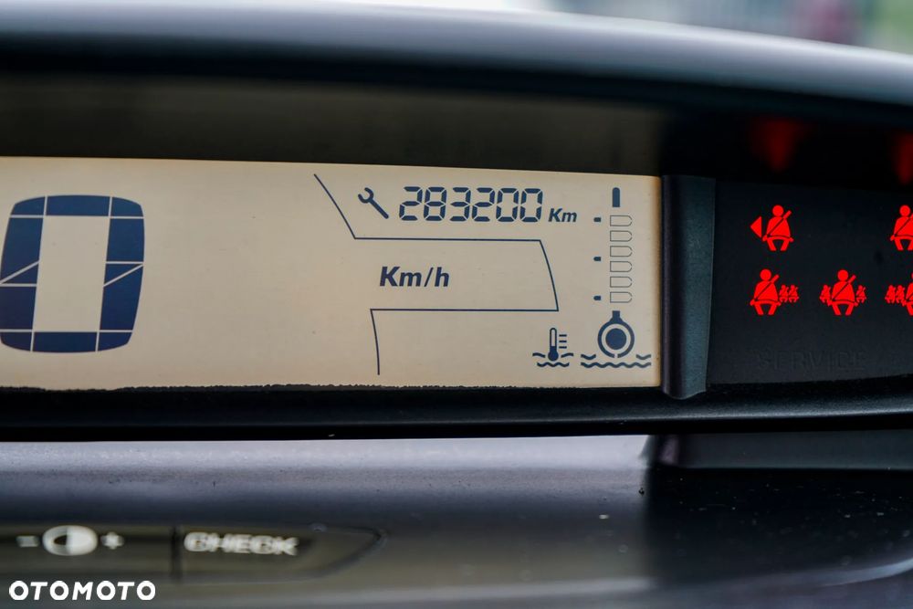 Citroën C4 1.6 HDi FAP Confort - 21