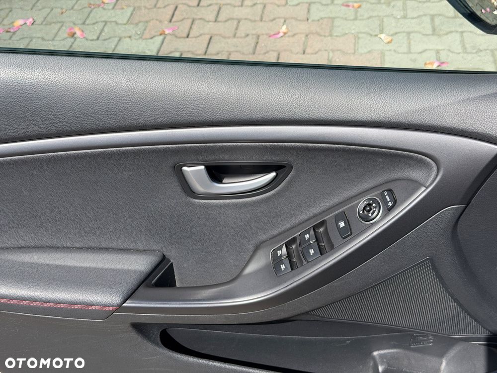 Hyundai i30 1.6 GDI Turbo Luxury - 33