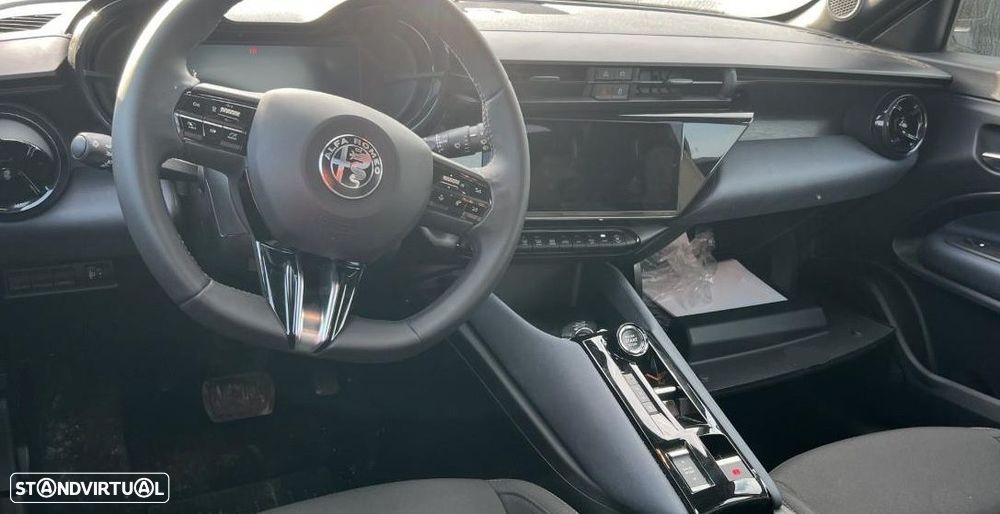 Alfa Romeo Junior Elletrica 50 kWh - 3