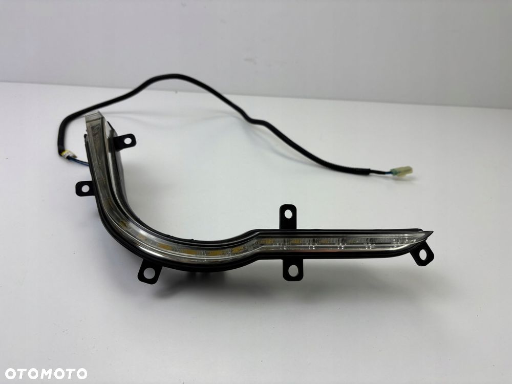 Przednia prawa lampa postojowa LED TGB Blade 550 600 Oryginał - 9