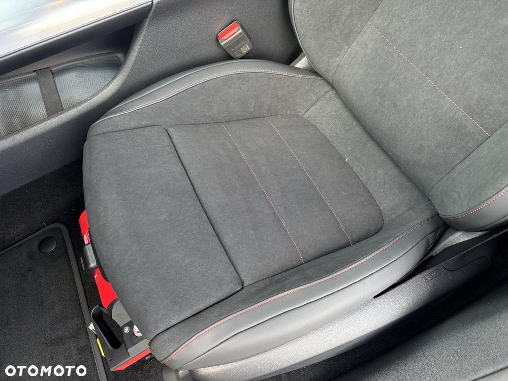 Mercedes-Benz CLA 200 mHEV 4-Matic 8G-DCT - 11