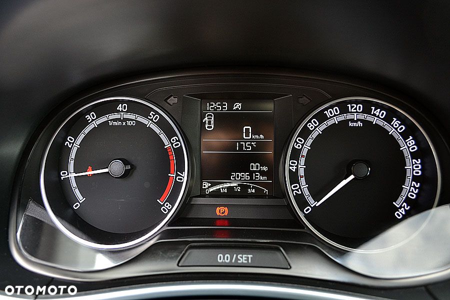 Skoda Fabia 1.0 TSI Style Color - 12