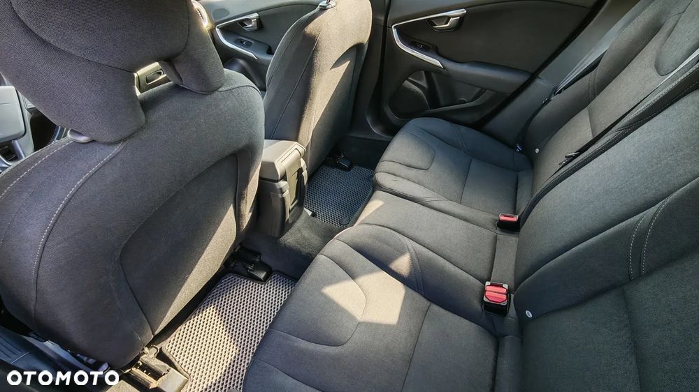 Volvo V40 D4 Drive-E Momentum - 3