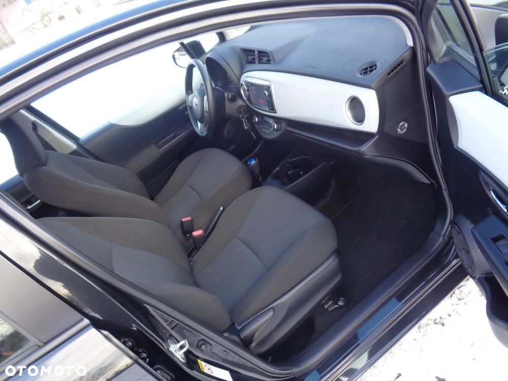 Toyota Yaris Hybrid 100 Life - 8