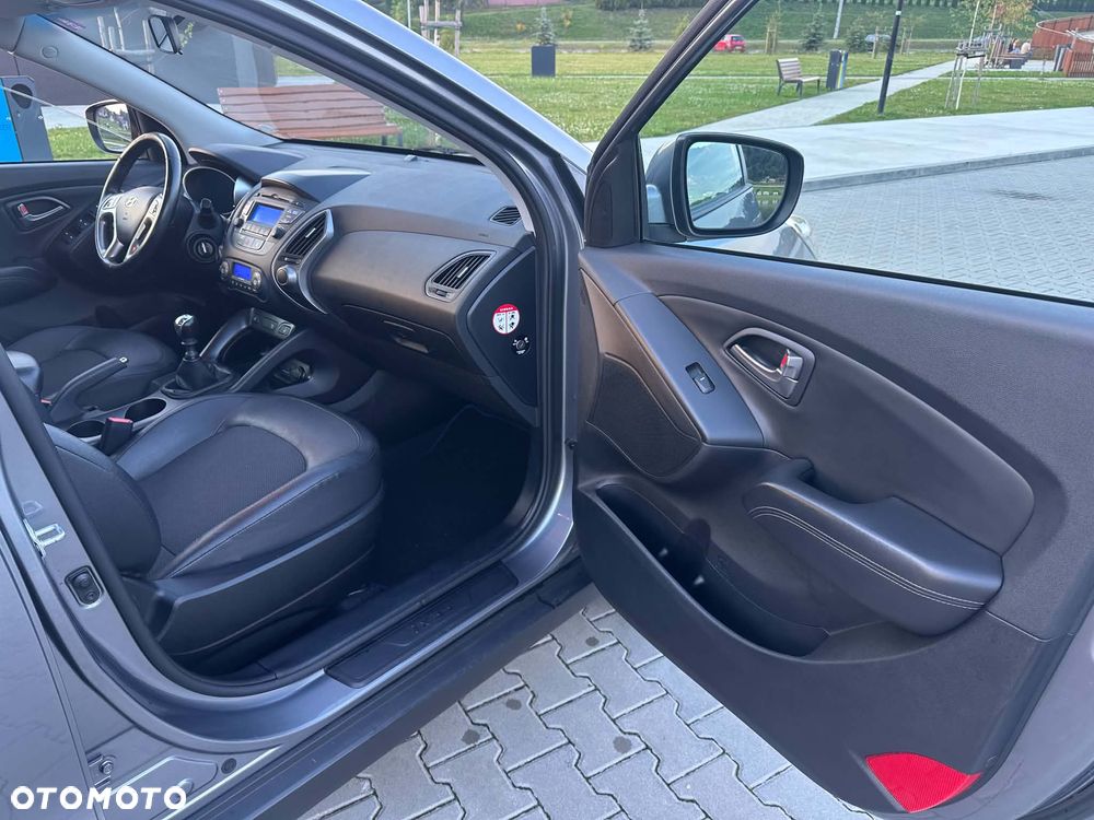 Hyundai ix35 2.0 CRDi 4WD Fifa World Cup Silver Edition - 18