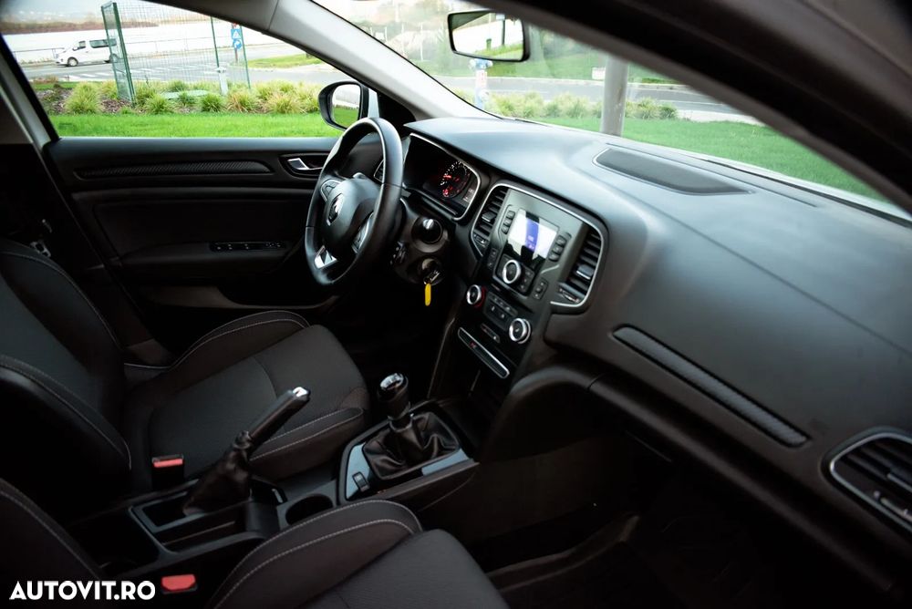 Renault Megane TCE 114 GPF Zen - 19