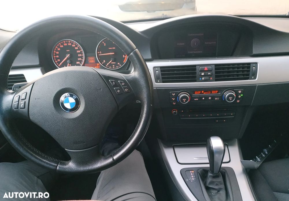 BMW Seria 3 320d DPF Touring Aut. - 3