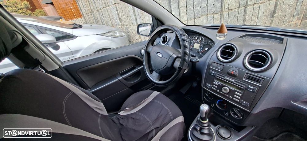 Ford Fiesta 1.25 Zetec - 13