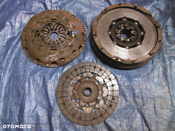 KOŁO DWUMASOWE SPRZĘGŁO TARCZA DOCISK KOMPLET 31250-05130 TOYOTA AVENSIS II T25 2.0 D4D