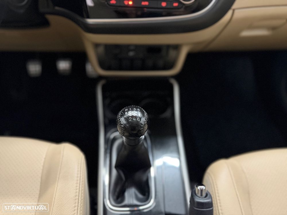 Mitsubishi Outlander 2.2 DI-D Instyle Navi Black Edition - 19