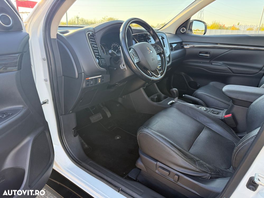 Mitsubishi Outlander 2.2 DI-D 4WD Automatik Diamant Edition+ - 16