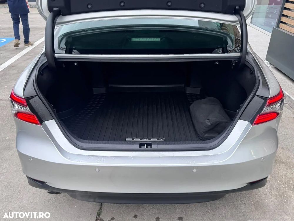Toyota Camry - 12