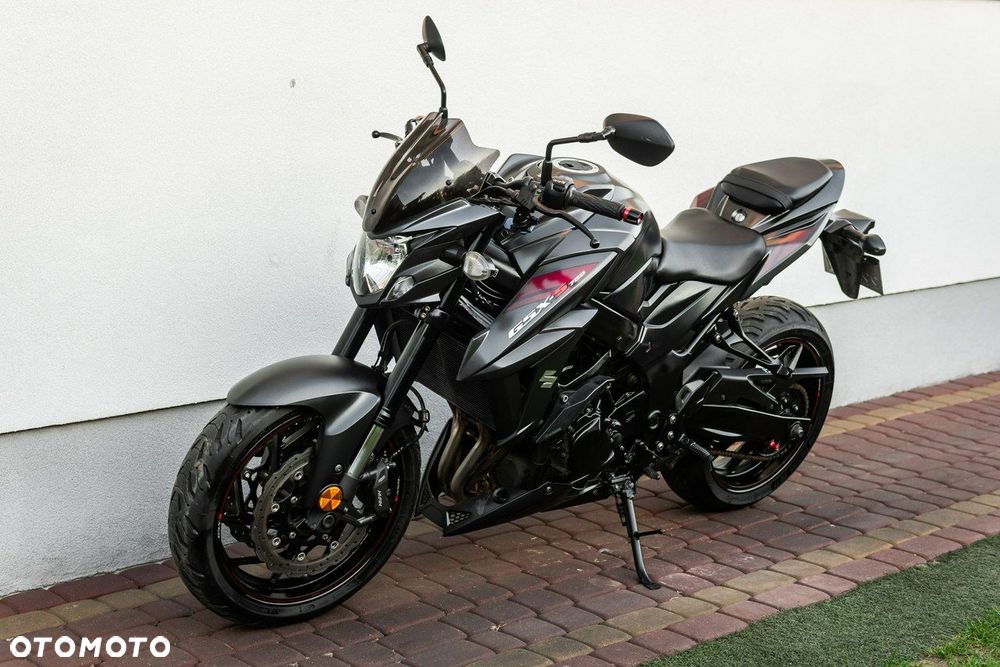 Suzuki GSX - 6