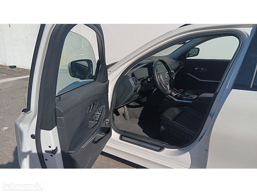 BMW 318 d Touring Auto - 3