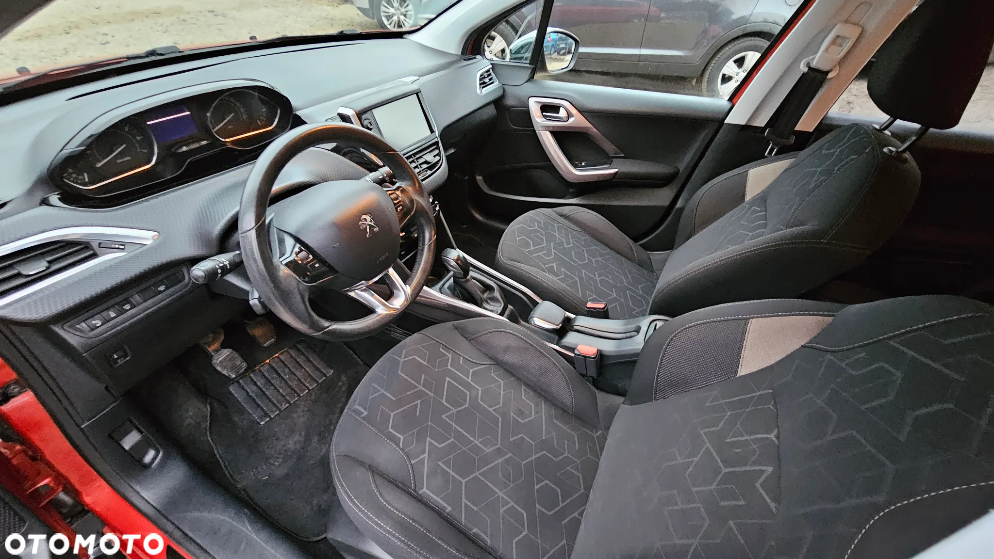 Peugeot 2008 1.2 Pure Tech Allure S&S - 21
