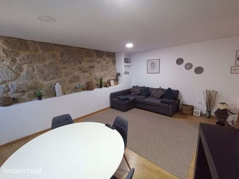 Moradia Centro de Castro Daire RENOVADA - Grande imagem: 3/12