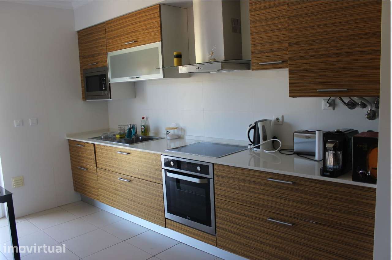 T2 Mobilado com Vista Mar na Nazaré – 1.000€/semana - Grande imagem: 3/8