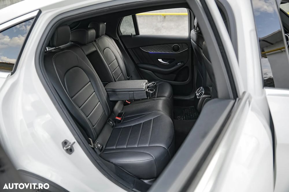 Mercedes-Benz GLC Coupe 300 e 4Matic 9G-TRONIC AMG Line Plus - 23
