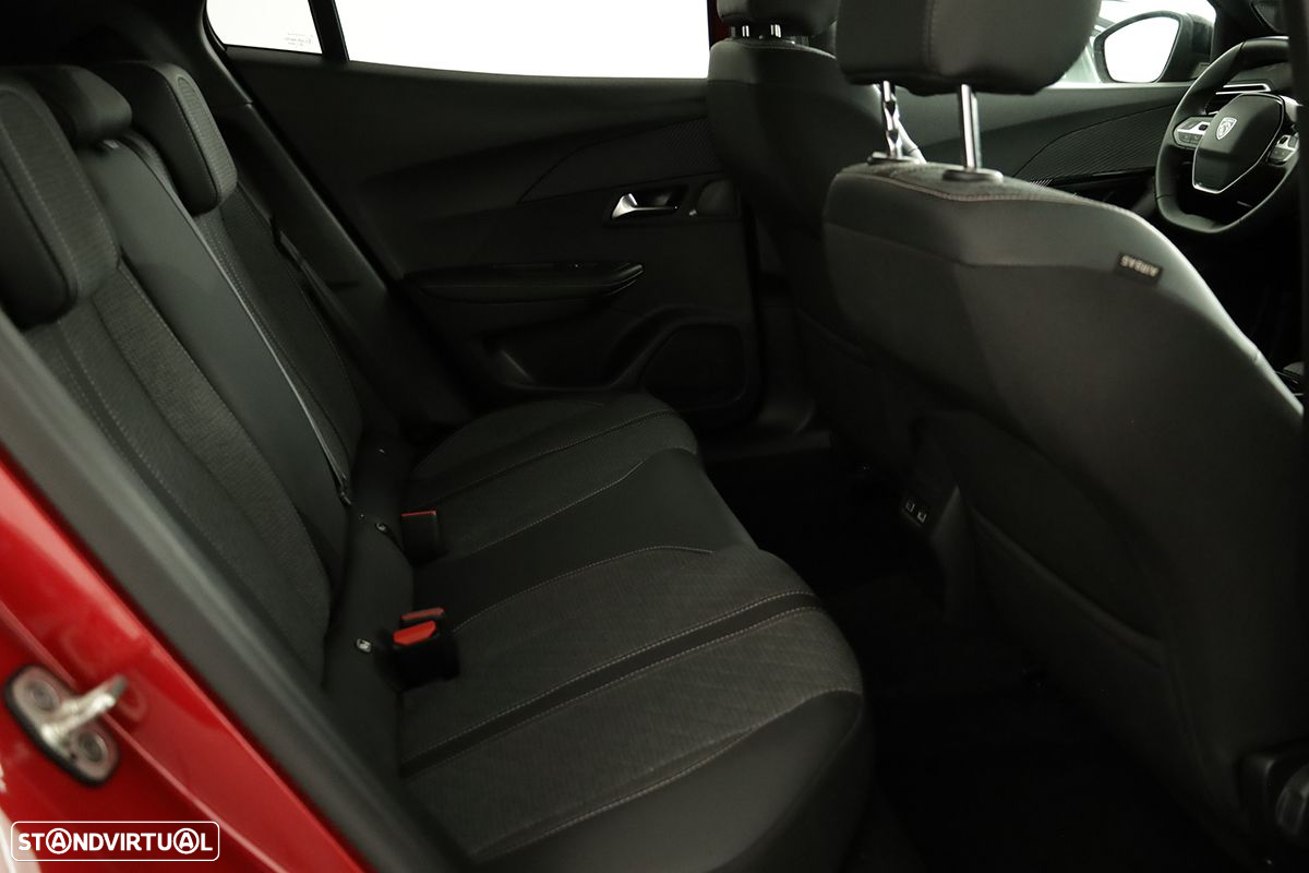 Peugeot 2008 1.2 PureTech Allure EAT8 - 24