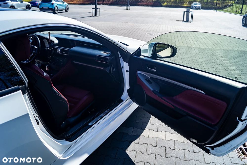 Lexus RC 200t / 300 F Sport - 22