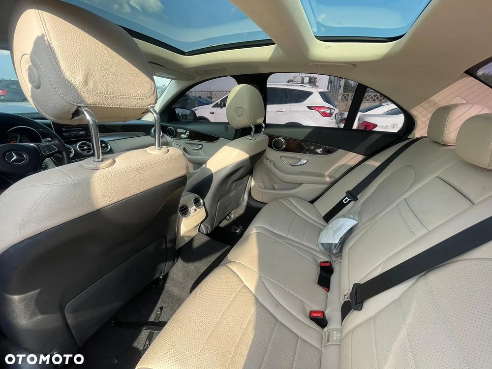 Mercedes-Benz Klasa C 300 4Matic 9G-TRONIC - 13