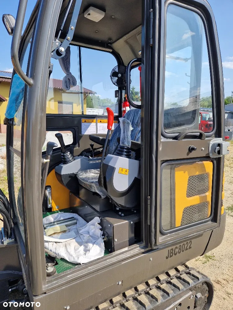 JCB JBC 8022 - 23
