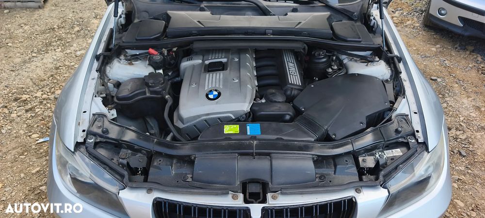 BMW Seria 3 325xi - 35