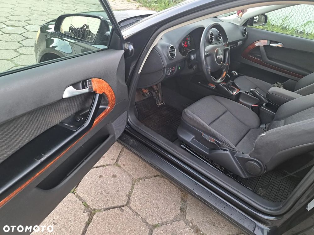 Audi A3 1.6 Ambiente - 6