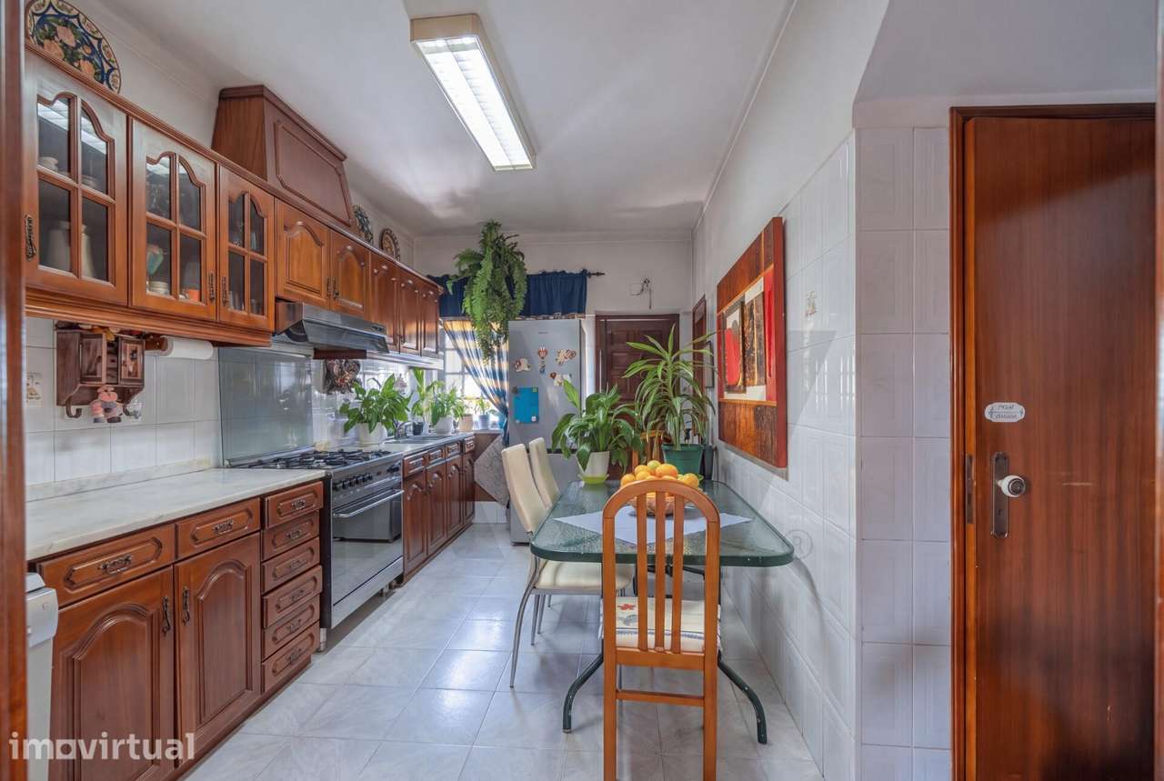 Moradia T3+2 Térrea com Piscina, Garagem Fechada — Quinta do Conde, Se - Grande imagem: 3/22