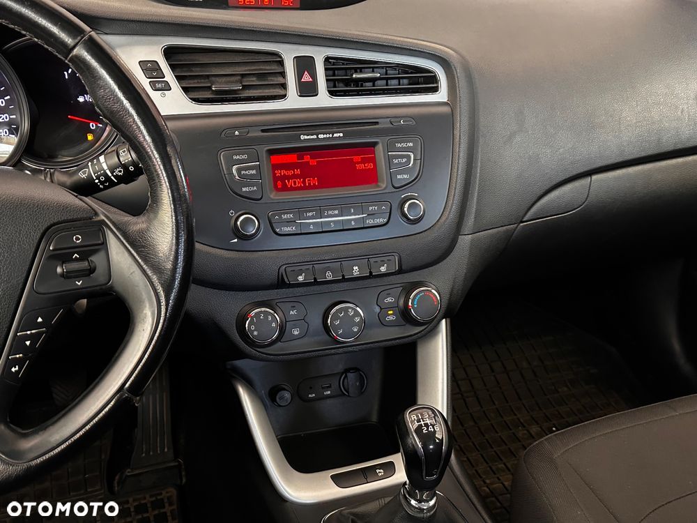 Kia Ceed 1.4 CVVT Dream Team Edition - 27