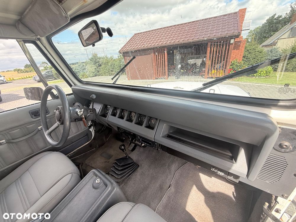 Jeep Wrangler - 13
