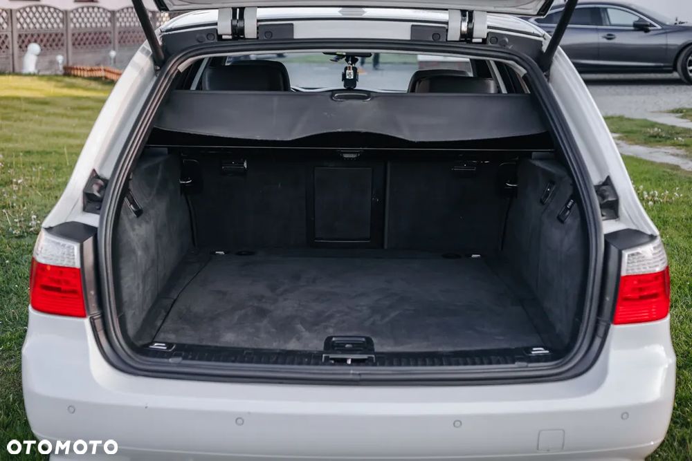 BMW Seria 5 525d Touring - 22