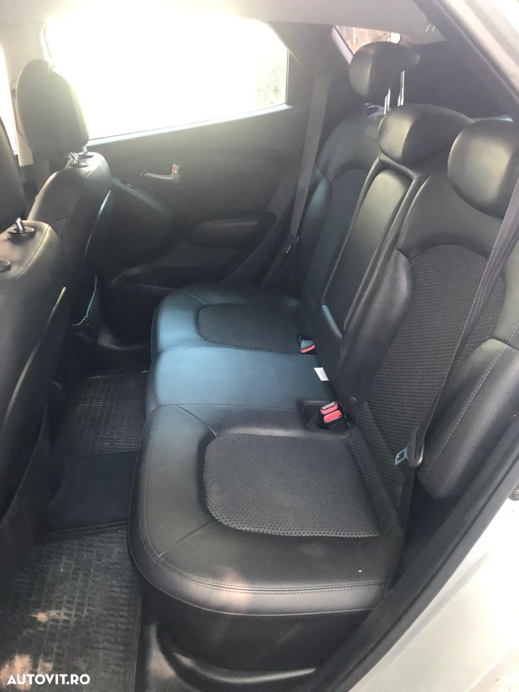 Dezmembrez Hyundai IX35 gri argintiu 2.0 CRDI 4WD 2012 - 2