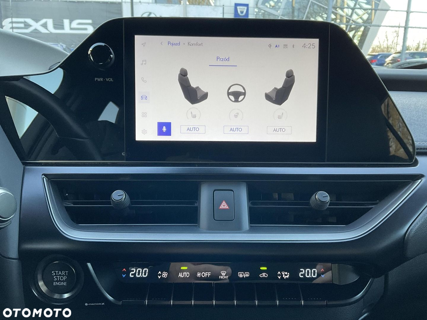 Lexus UX - 30