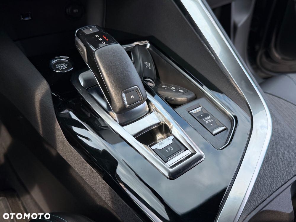 Peugeot 3008 BlueHDi 130 Stop & Start EAT8 Allure - 28