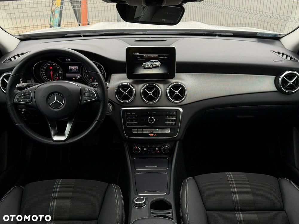 Mercedes-Benz GLA - 13