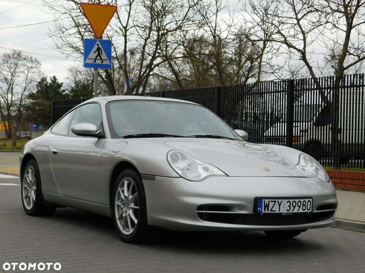 Porsche 911 Carrera - 4