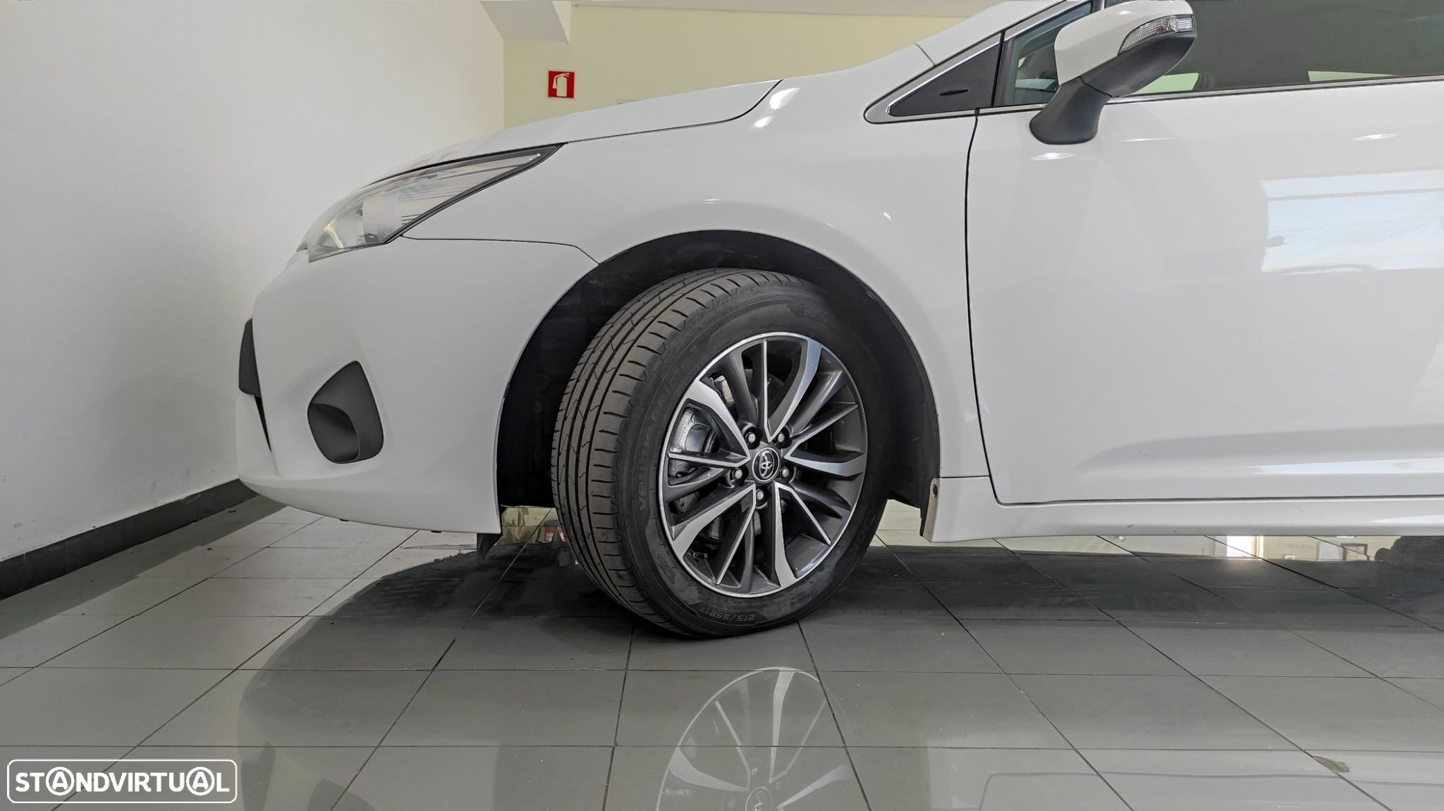 Toyota Avensis Touring Sports 2.0 D-4D Exclusive+GPS - 10