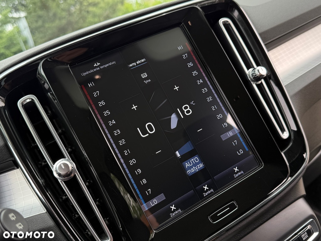 Volvo XC 40 T3 Momentum Pro - 28