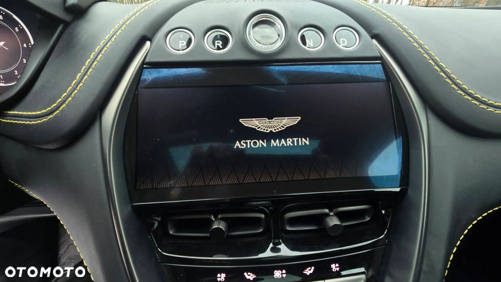 Aston Martin DBX - 13