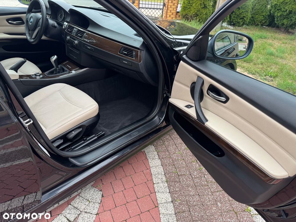 BMW Seria 3 320i Edition Exclusive - 10