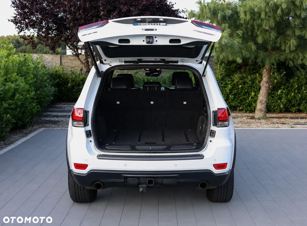 Jeep Grand Cherokee - 31