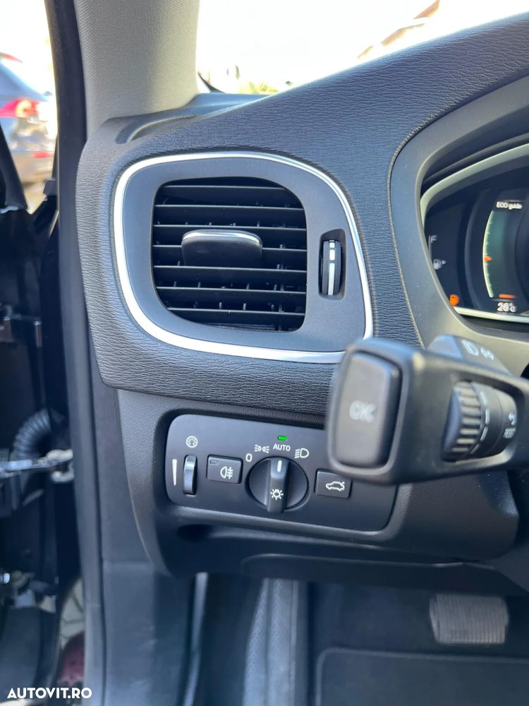 Volvo V40 D2 Geartronic Momentum - 22