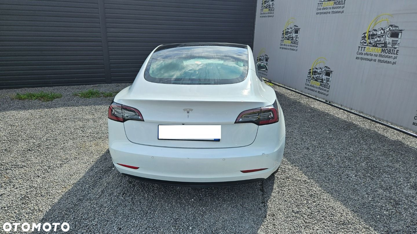 Tesla Model 3 - 8