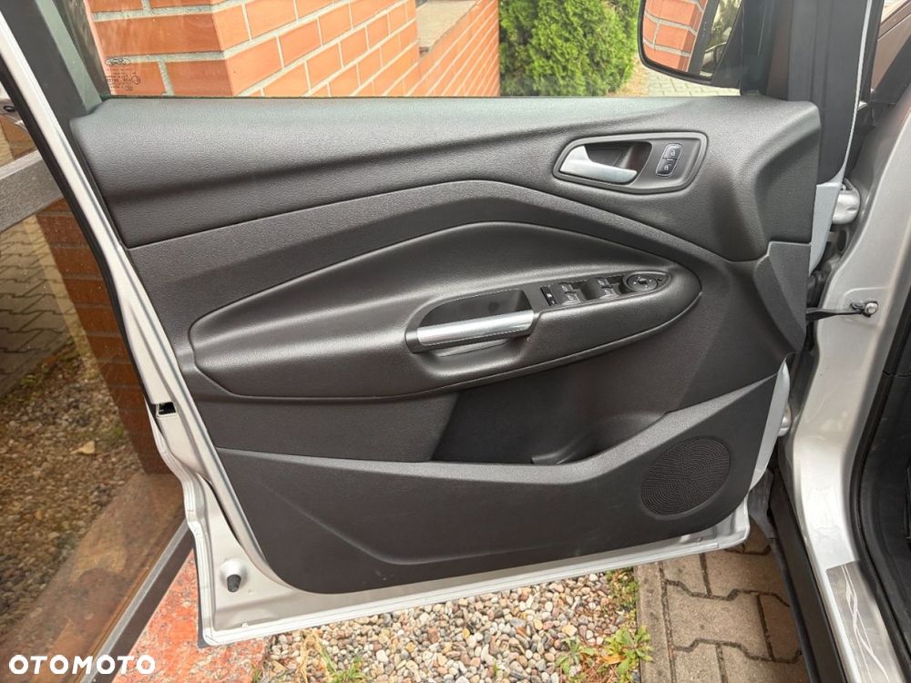 Ford Kuga 1.5 EcoBoost 2x4 Trend - 23