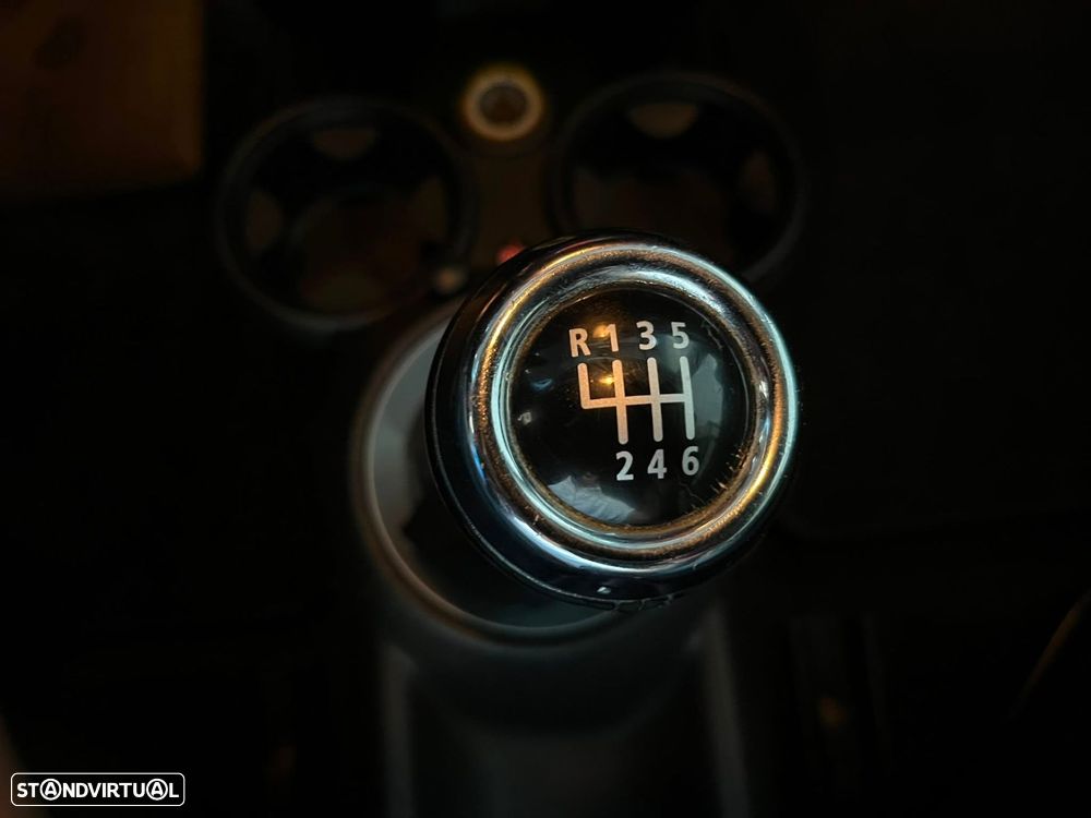 MINI 3 Portas Cooper D - 23