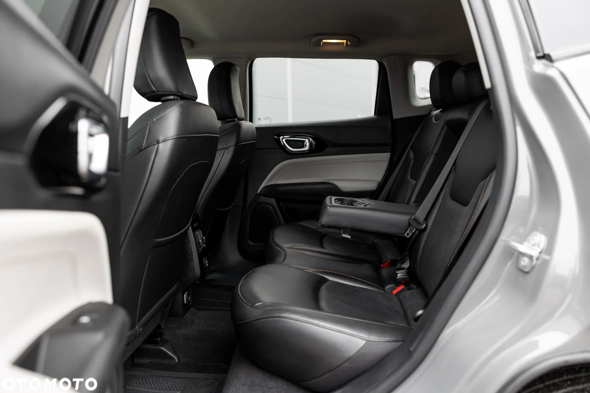 Jeep Compass - 33