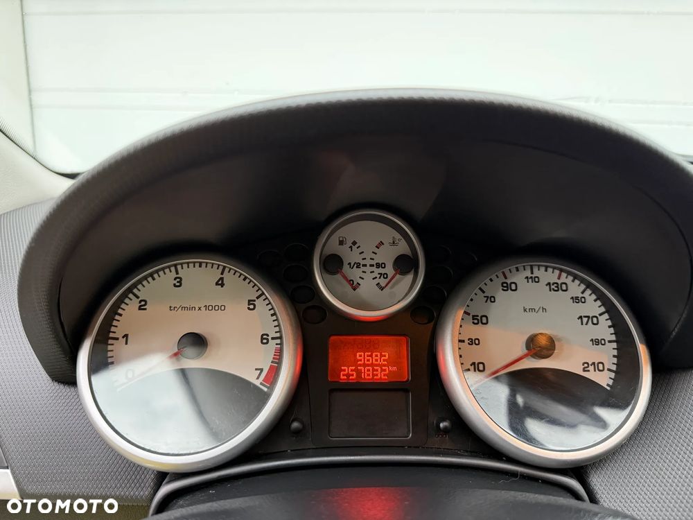 Peugeot 207 1.4 16V Trendy - 11