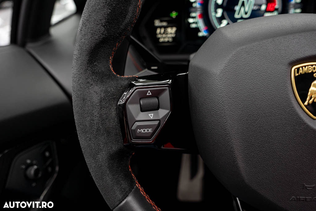 Lamborghini Aventador S Roadster - 31