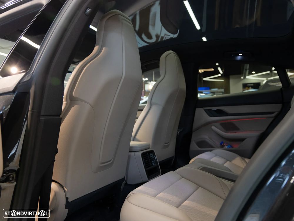 Porsche Taycan - 12